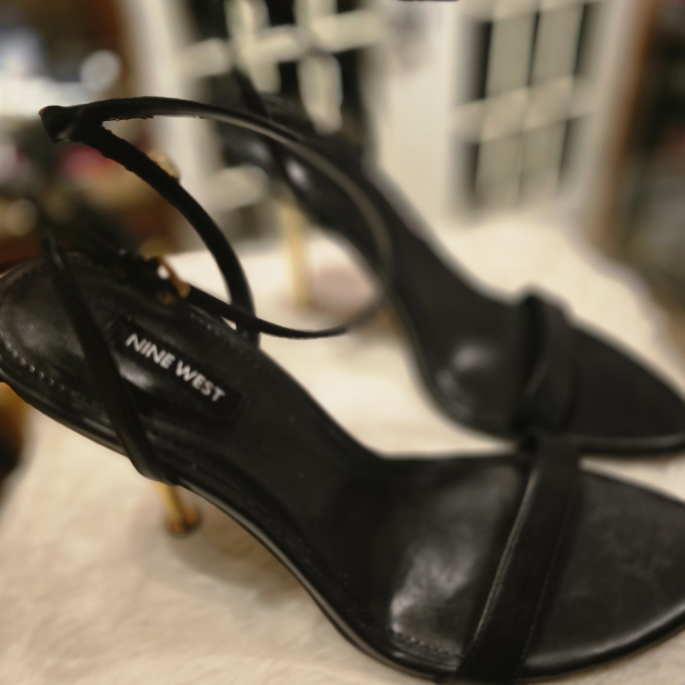 Nine West Black and Gold Women's Heels - Picture 7 of 9